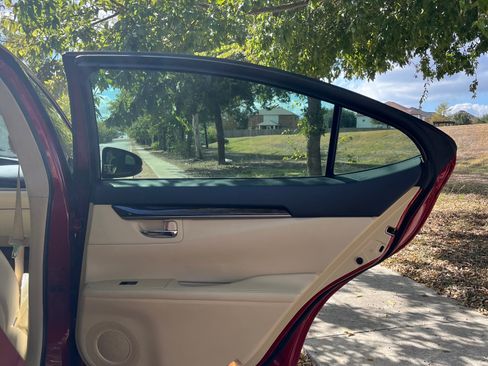 Used 2014 Lexus ES 350 image 19