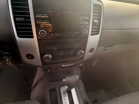 Used 2014 Nissan Frontier SV image 11