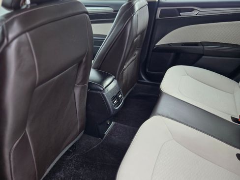 Used 2020 Ford Fusion SE w/ Equipment Group 151A image 10