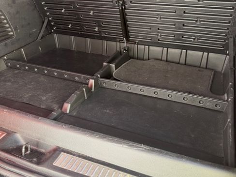 Used 2018 Cadillac Escalade ESV Premium Luxury image 17