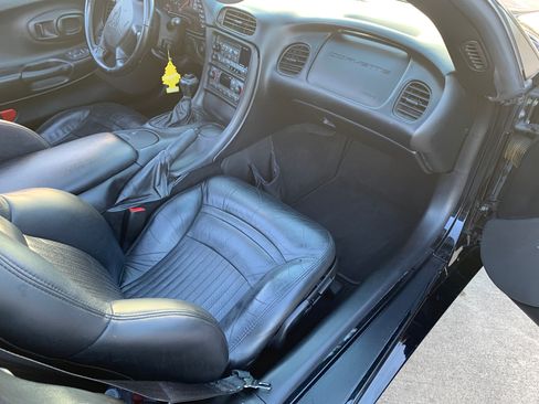 Used 2000 Chevrolet Corvette Convertible w/ Memory Pkg RWD image 16