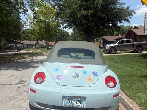 Used 2006 Volkswagen Beetle Convertible w/ Package 2 FWD image 8