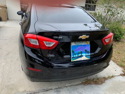 Used 2017 Chevrolet Cruze LS image 4