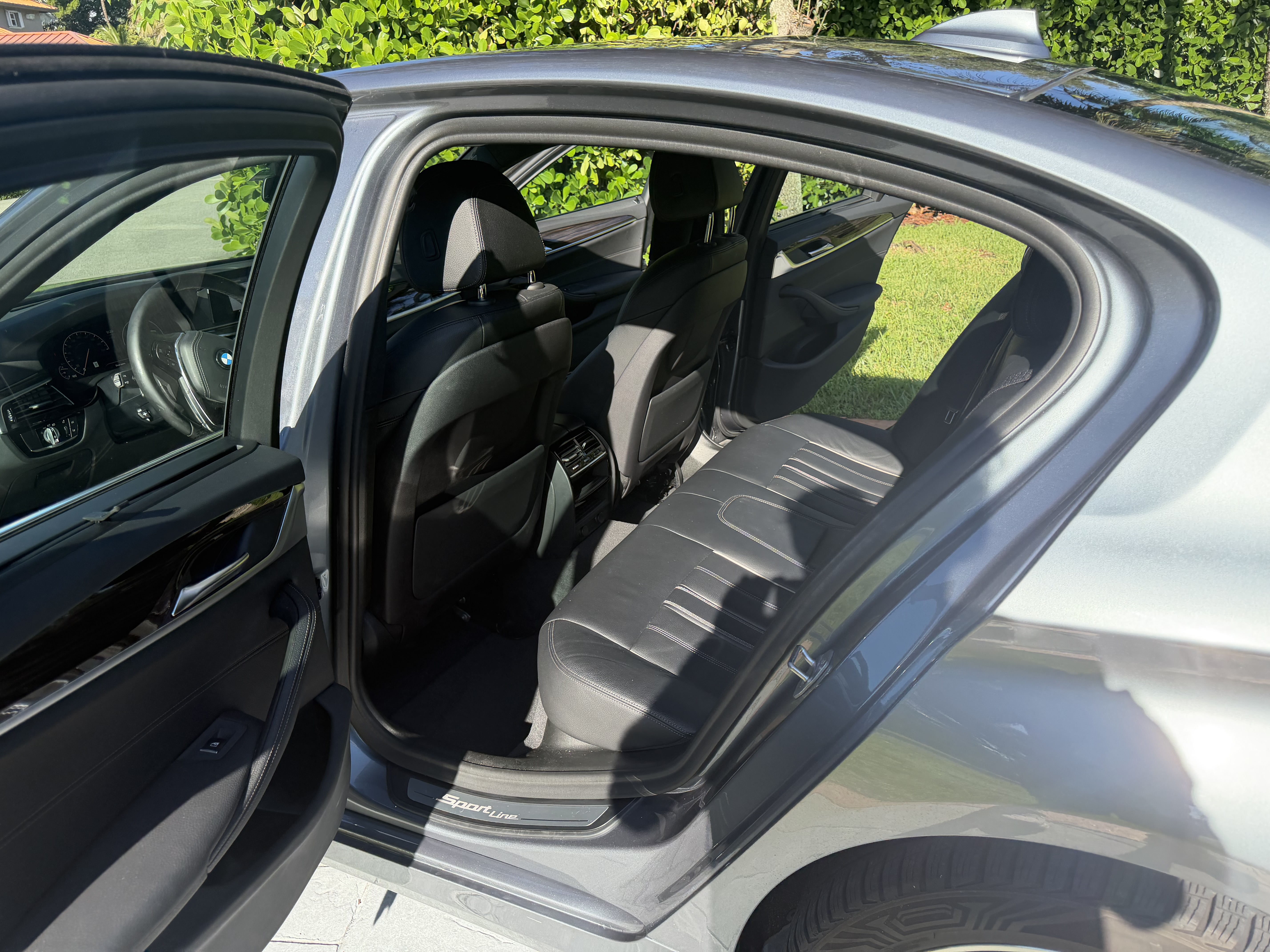 Used 2019 BMW 540i w/ Executive Package RWD image 8