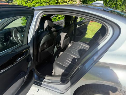 Used 2019 BMW 540i w/ Executive Package RWD image 8
