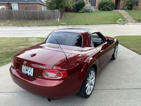 Used 2010 MAZDA MX-5 Miata Grand Touring w/ Premium Pkg image 13