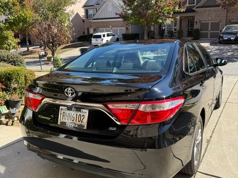 Used 2017 Toyota Camry LE image 5