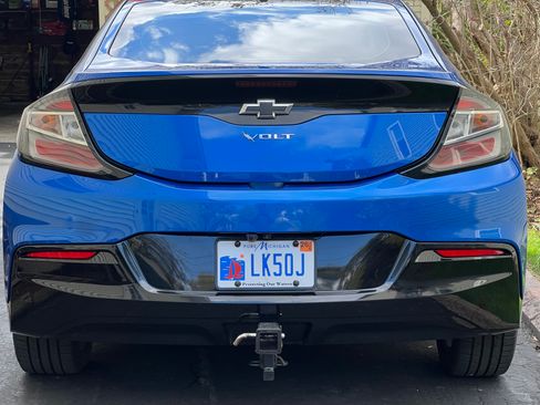 Used 2017 Chevrolet Volt LT w/ Comfort Package image 12