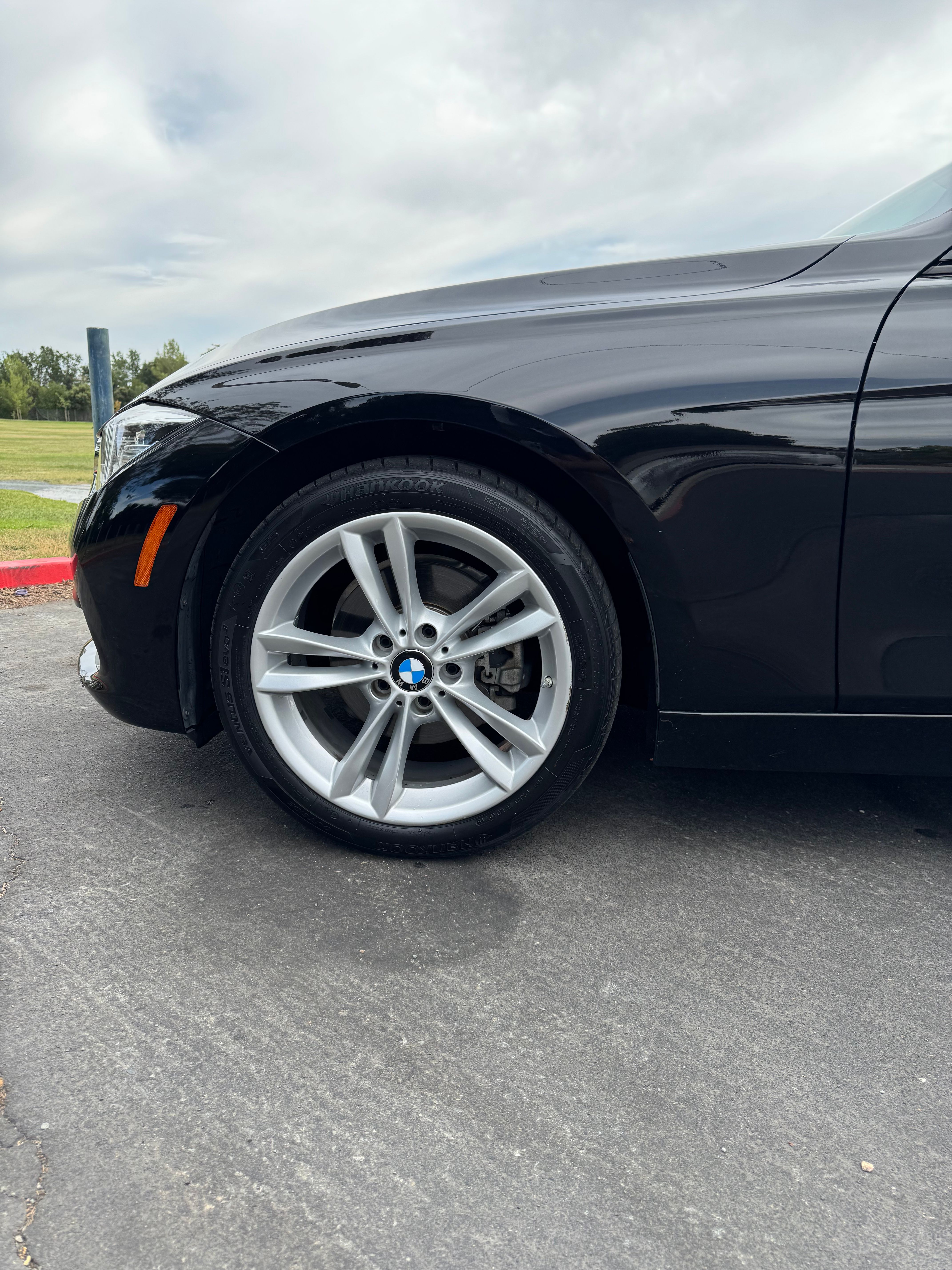 Used 2018 BMW 320i Sedan RWD image 13