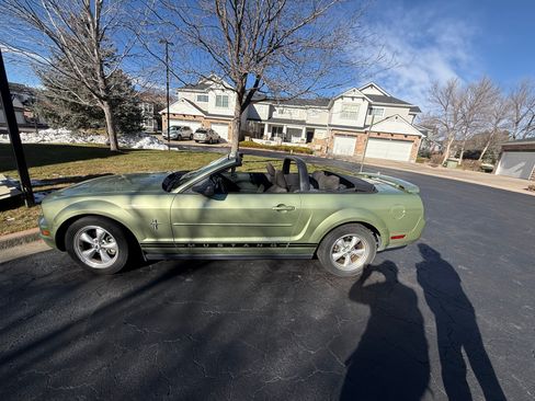 Used 2005 Ford Mustang Deluxe Convertible image 11