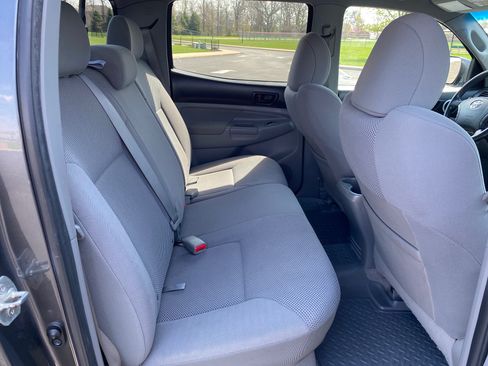 Used 2011 Toyota Tacoma 4x4 Double Cab w/ TRD Sport Pkg w/JBL Audio image 11