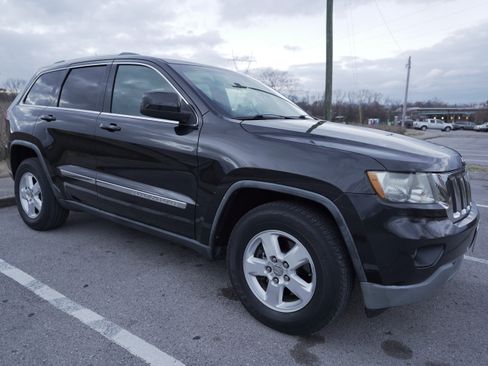Used 2011 Jeep Grand Cherokee Laredo image 4