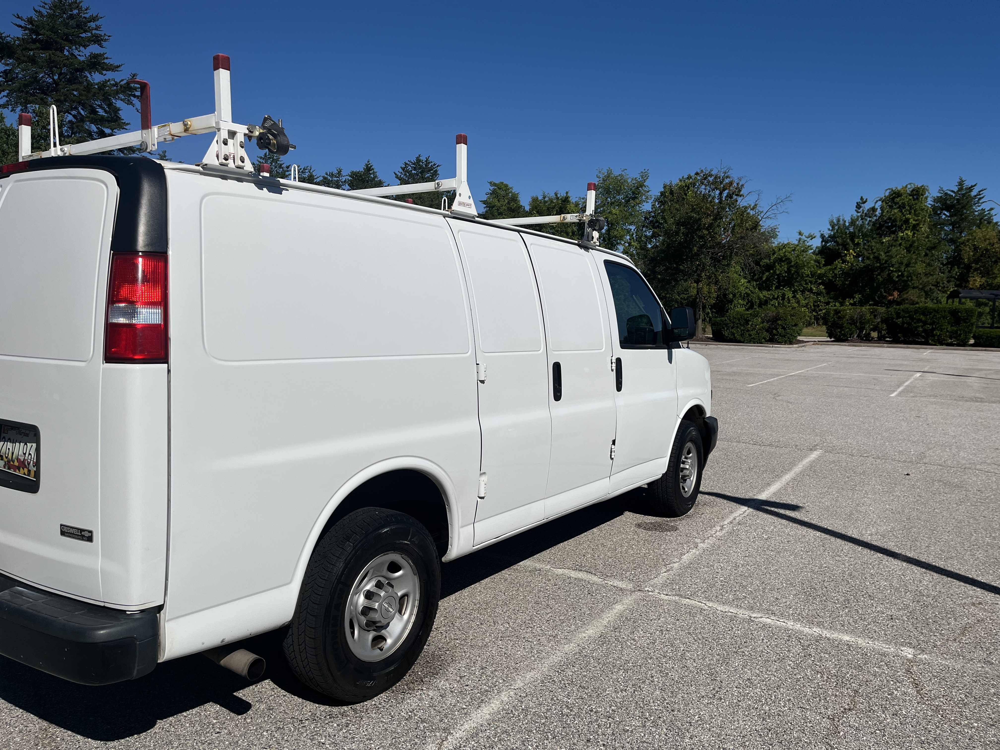 Used 2019 Chevrolet Express 3500 w/ Driver Convenience Package RWD image 14