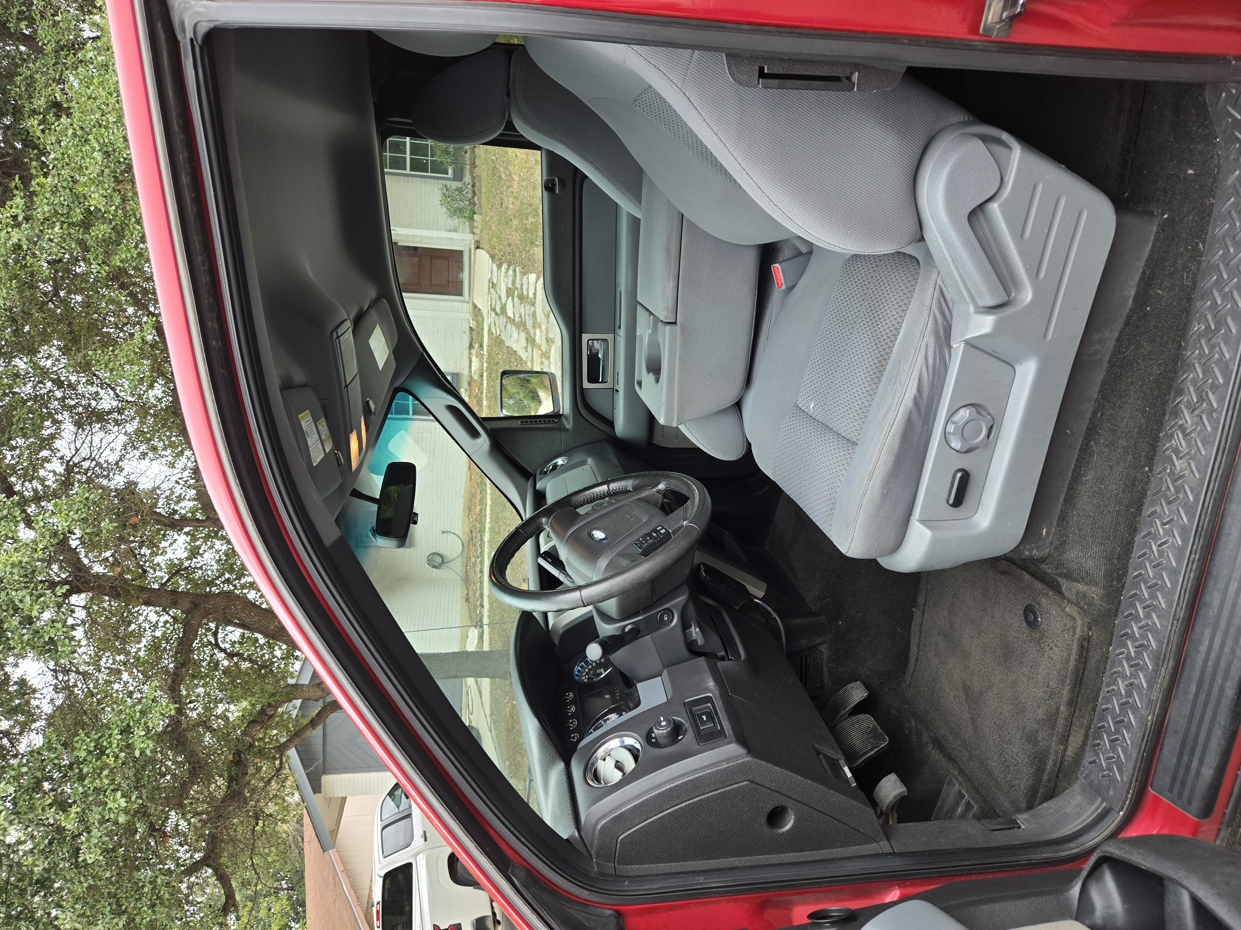 Used 2011 Ford F150 XLT w/ XLT Convenience Pkg RWD image 4