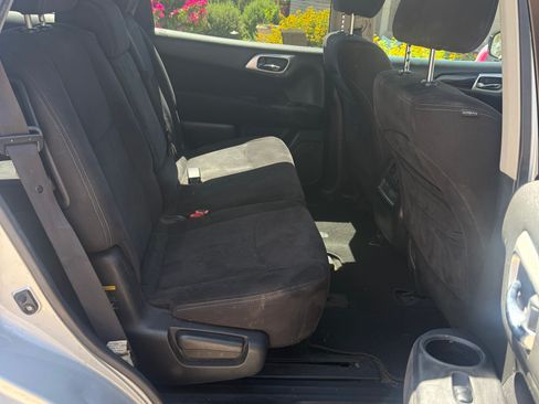 Used 2013 Nissan Pathfinder SV FWD image 8