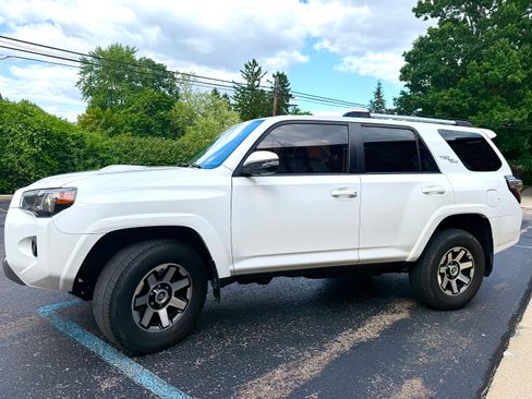 Used 2017 Toyota 4Runner TRD Off-Road Premium AWD/4WD image 4