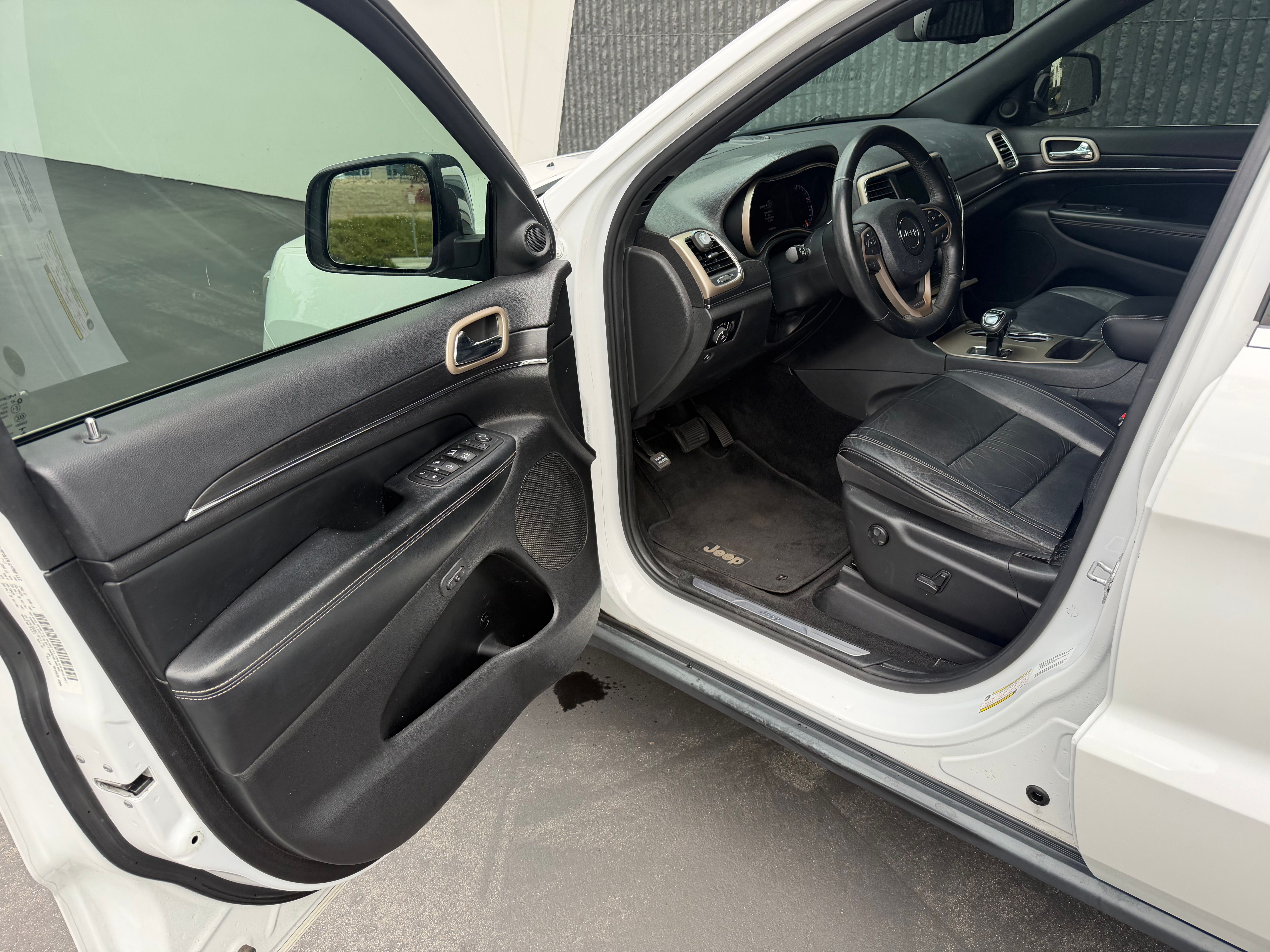 Used 2014 Jeep Grand Cherokee Limited w/ Trailer Tow Group IV RWD image 16