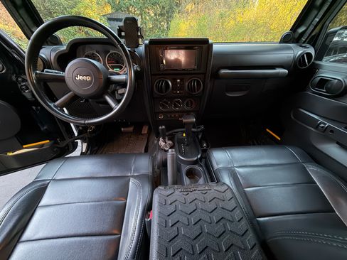 Used 2008 Jeep Wrangler Unlimited Rubicon w/ PWR Convenience Group image 12