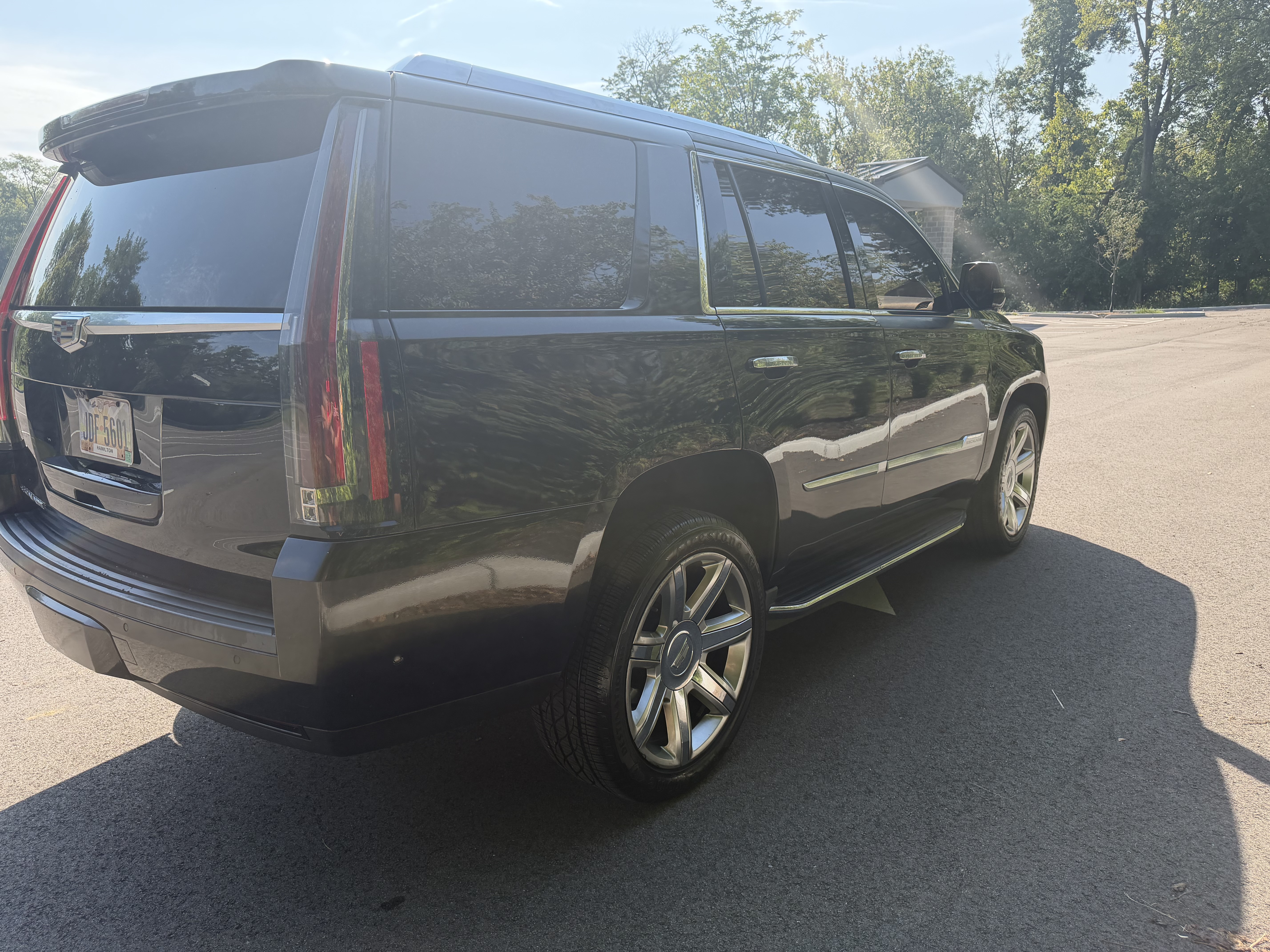 Used 2019 Cadillac Escalade Luxury RWD image 5