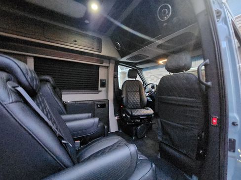 Used 2022 Mercedes-Benz Sprinter 2500 image 12