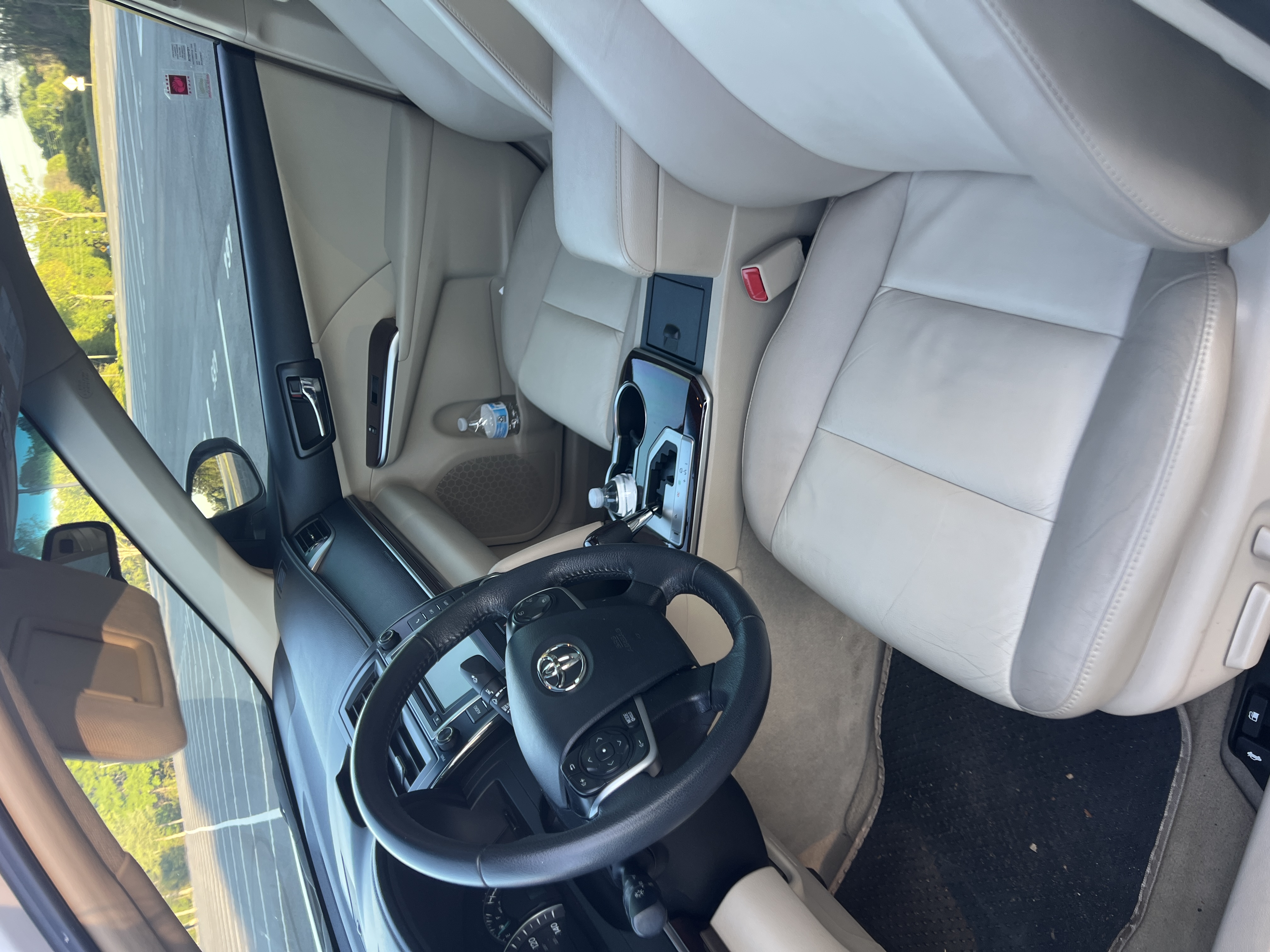 Used 2012 Toyota Camry XLE FWD image 11