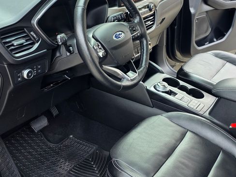 Used 2020 Ford Escape Titanium w/ Titanium Premium Package 2.0 image 18