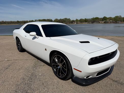 Used 2016 Dodge Challenger R/T Scat Pack image 1