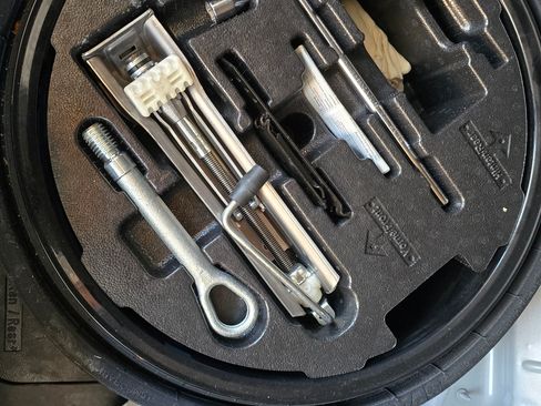 Used 2011 Mercedes-Benz E 63 AMG Sedan image 26