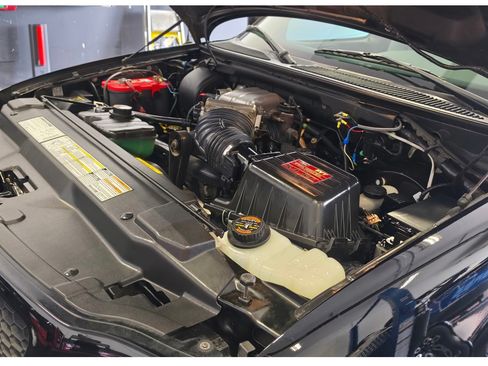 Used 1999 Ford F150 Lightning RWD image 11