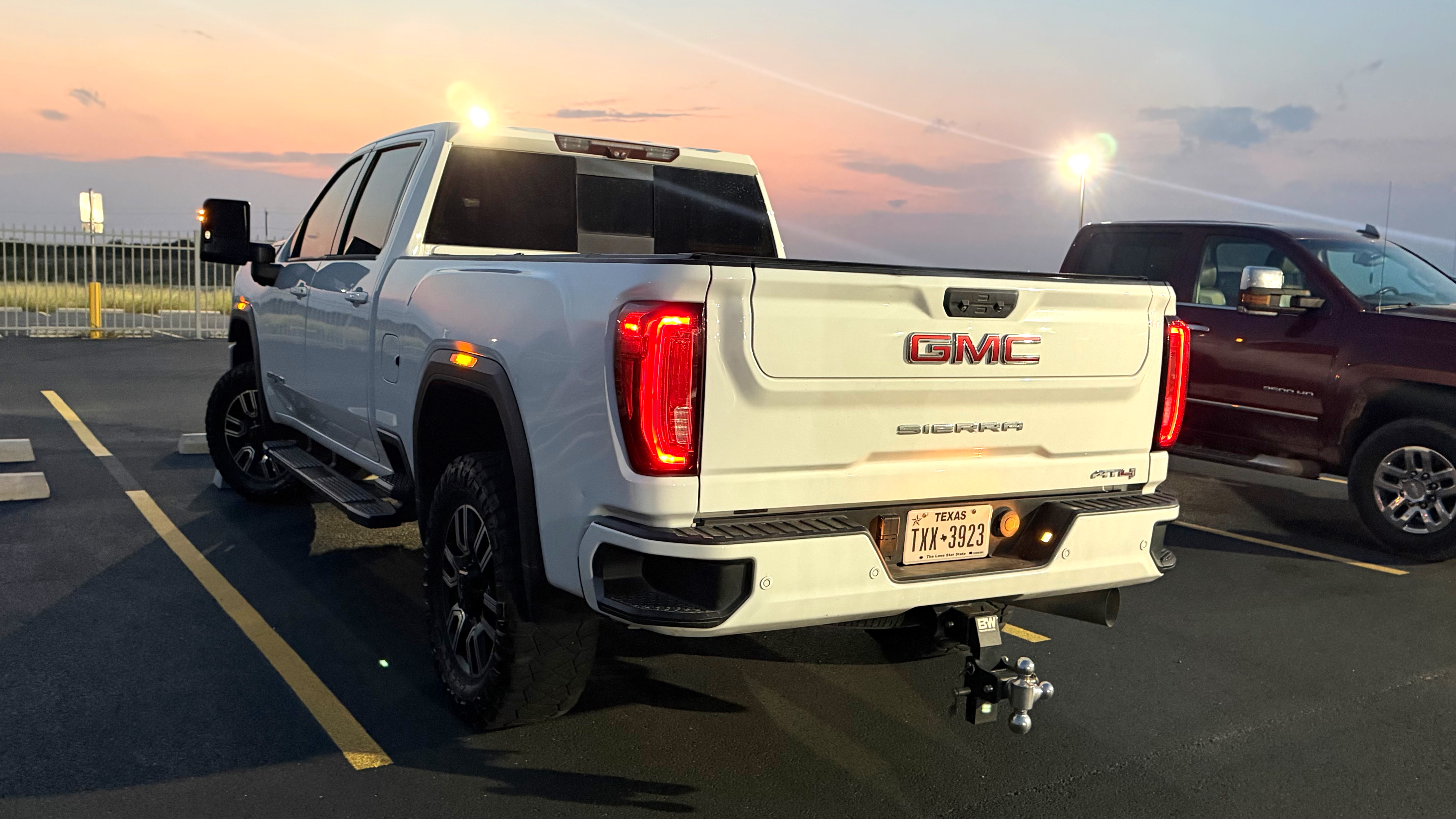 Used 2020 GMC Sierra 2500 AT4 w/ AT4 Premium Package AWD/4WD image 4