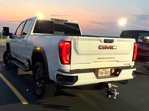 Used 2020 GMC Sierra 2500 AT4 w/ AT4 Premium Package AWD/4WD image 4