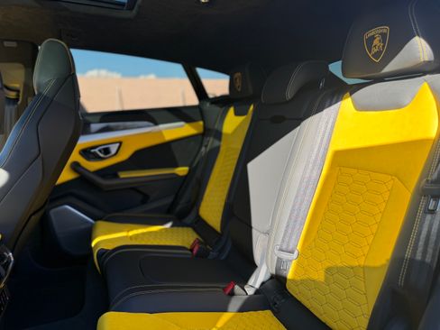Used 2019 Lamborghini Urus image 24
