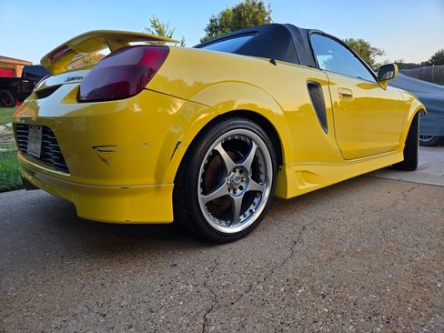 Used 2000 Toyota MR2 RWD image 8