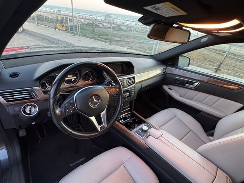 Used 2013 Mercedes-Benz E 350 4MATIC Sedan image 6
