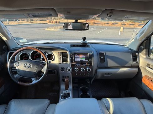 Used 2013 Toyota Tundra Platinum image 9