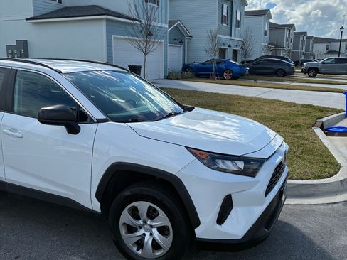 Used 2021 Toyota RAV4 LE image 4