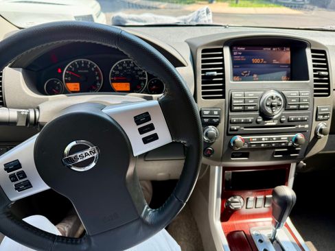 Used 2011 Nissan Pathfinder LE w/ Navigation Pkg AWD/4WD image 9