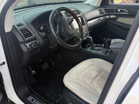 Used 2017 Ford Explorer Platinum image 17