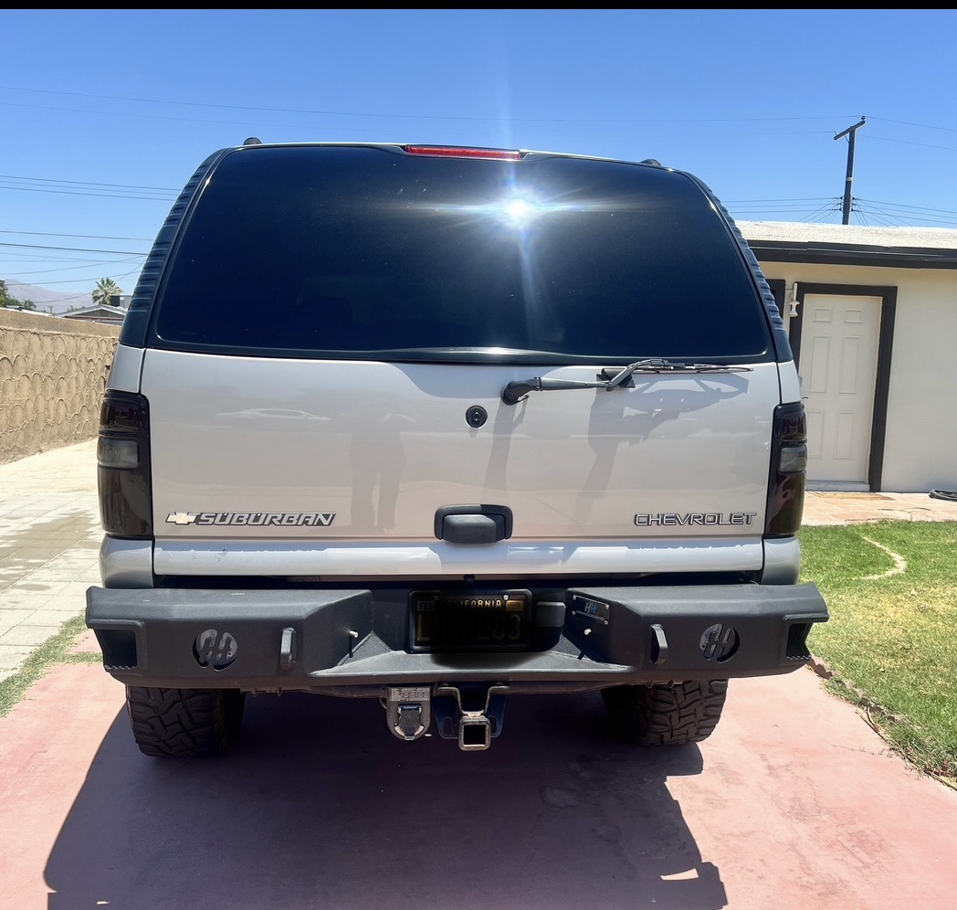 Used 2005 Chevrolet Suburban 2500 LS w/ Suspension Package, Autoride AWD/4WD image 2