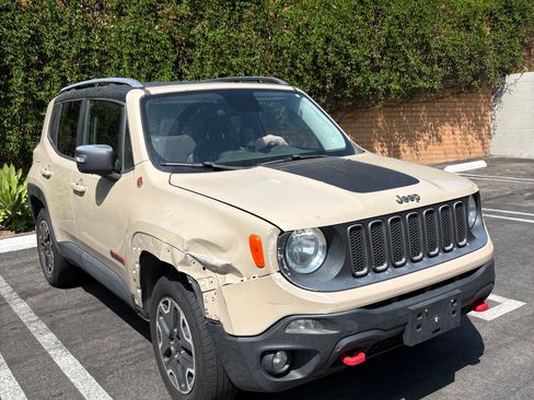 Used 2015 Jeep Renegade Trailhawk w/ Premium Leather Group AWD/4WD image 11