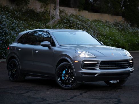 Used 2022 Porsche Cayenne Platinum Edition image 1