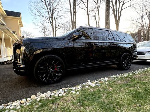 Used 2026 Cadillac Escalade ESV Platinum Sport w/ LPO, ONYX Package image 6