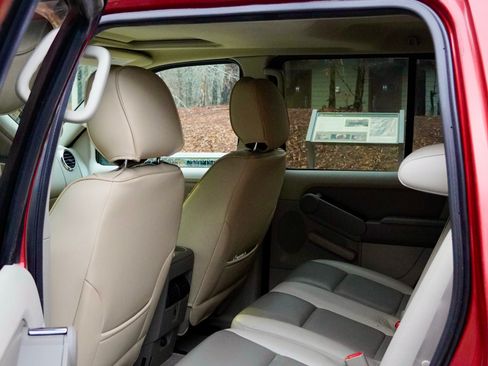 Used 2006 Ford Explorer XLT image 13