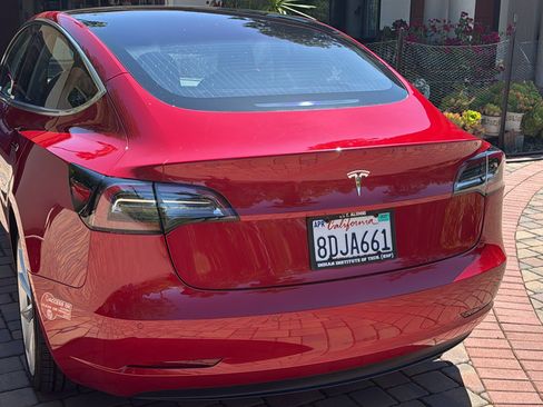 Used 2018 Tesla Model 3 Long Range RWD image 4