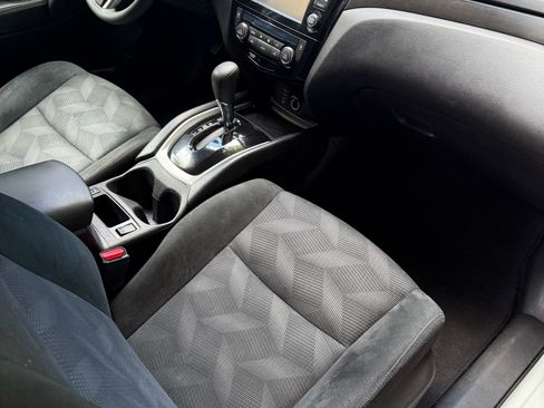 Used 2015 Nissan Rogue SV w/ SV Premium Package image 27