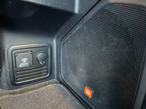 Used 2016 Toyota 4Runner Limited image 32