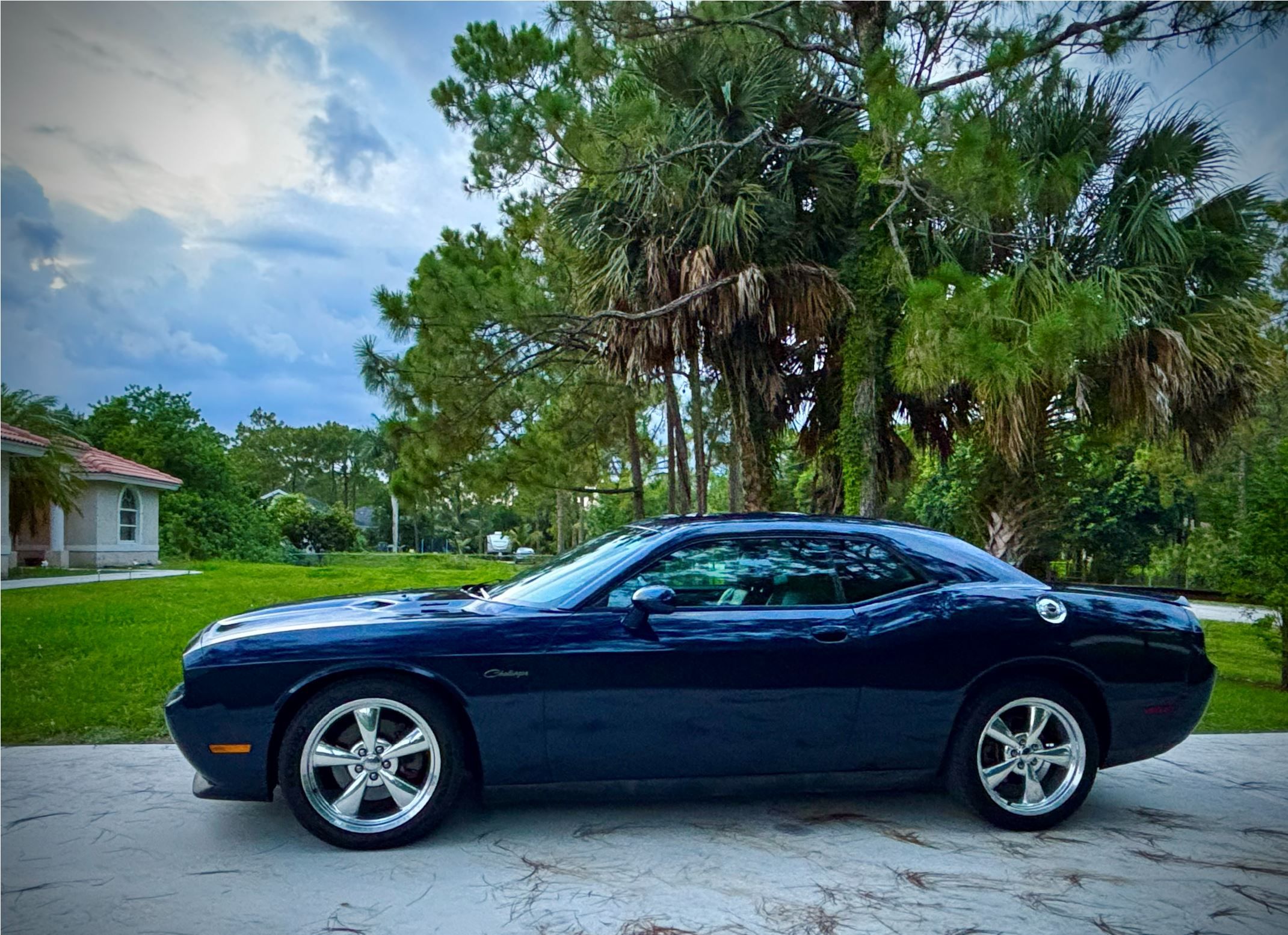 Used 2012 Dodge Challenger R/T RWD image 5