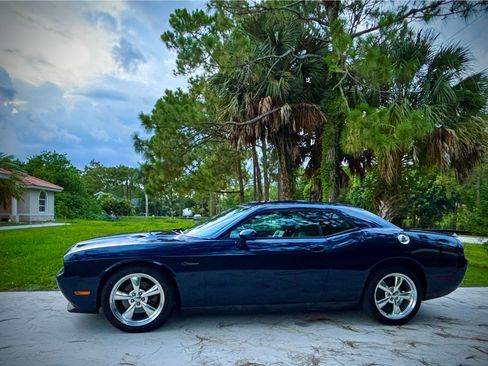 Used 2012 Dodge Challenger R/T RWD image 5