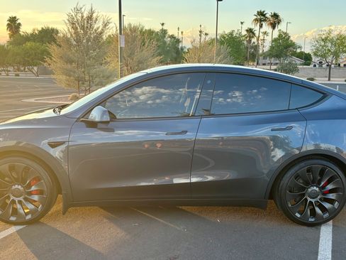 Used 2022 Tesla Model Y Performance AWD/4WD image 10