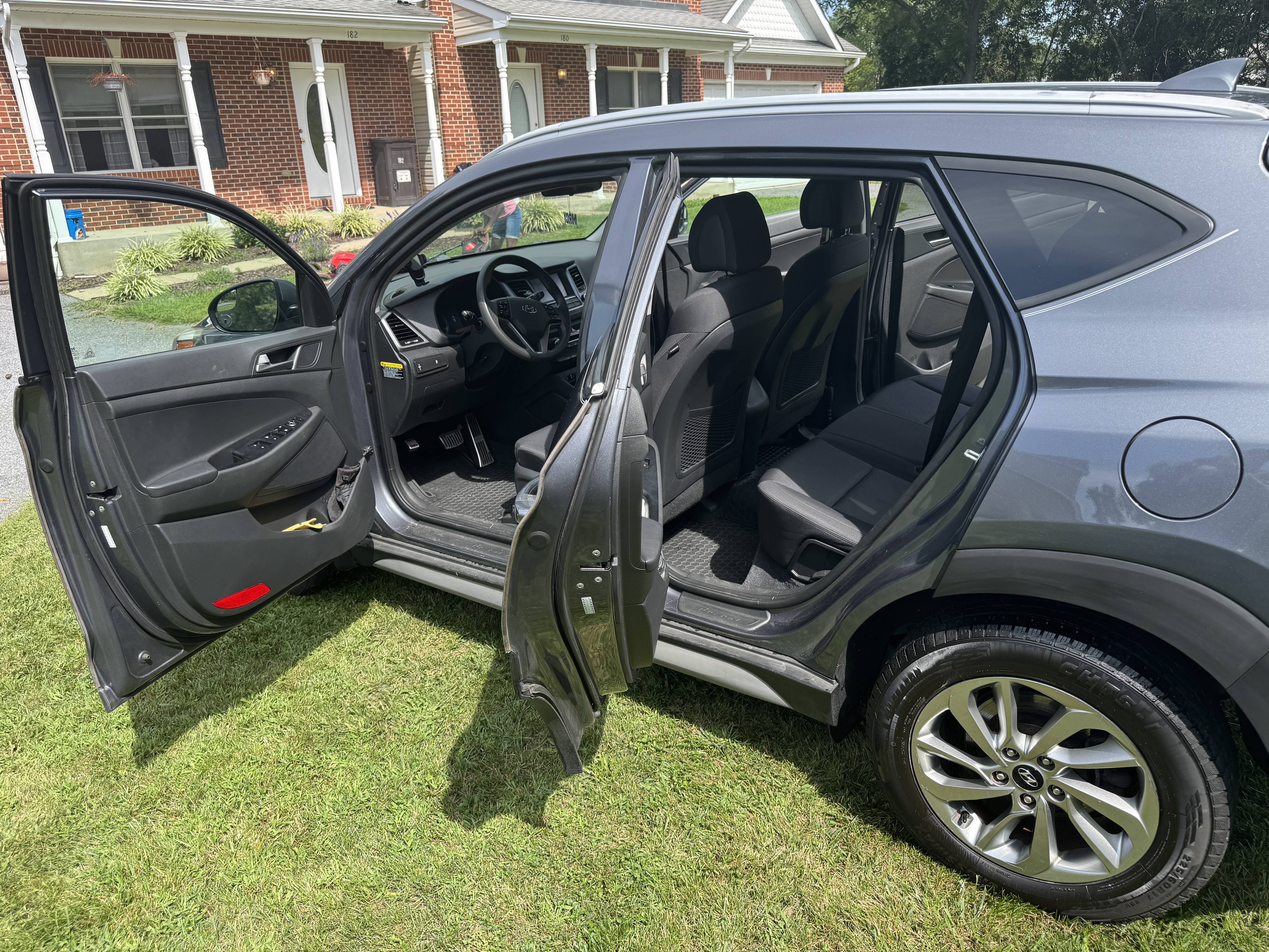 Used 2018 Hyundai Tucson SEL w/ Cargo Package AWD/4WD image 9